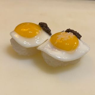 (2P) Nigiri huevo de codorniz con trufa