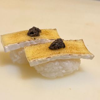 (2P) Nigiri queso Brie con trufa