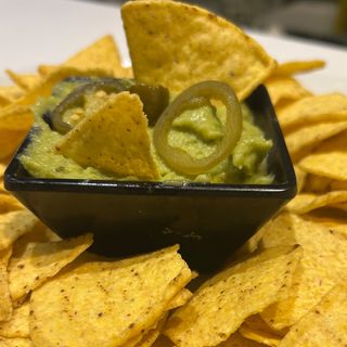 nachos con guacamole