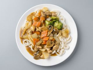Tallarines Udon Pollo Con Verduras Salsa Curry