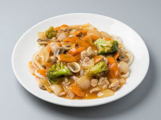 Tallarines Udon Pollo Con Verduras Salsa Picante
