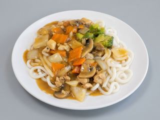 Tallarin Udon Pollo Con Verduras Salsa Cacahuete
