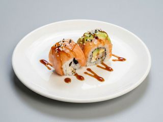 250. Uramaki Rainbow Roll (8 Pzs.)