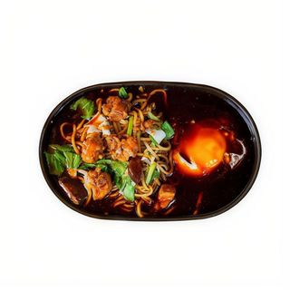 Tallarines Fritos Sobre Bandeja Quemada