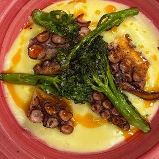 Pulpo a la brasa con cremoso