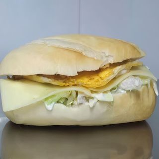Bocadillo Especial Pollastre
