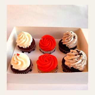 Sant Jordi Red Rose Box — 6 Cupcakes