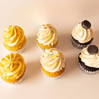 The Gold Box – 6 Cupcakes