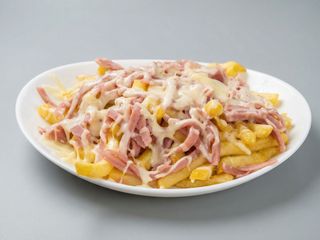 Patatas Fritas Con Bacón Y Queso