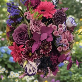 Ramito de  flores violetas , moradas y malvas