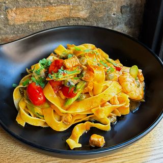 Pappardelle Salmone e Asparagi