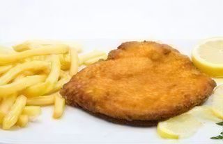 Milanesa De Pollo Con Patatas Fritas y Verduras