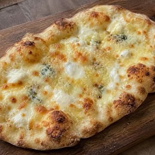 Pinsa 4 formaggi