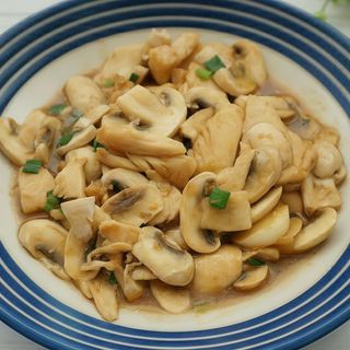 Pollo Con Champiñón