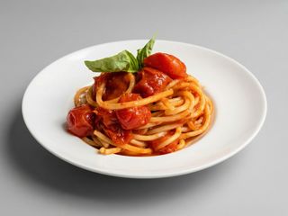 spaghetti  quadrati pomodoro e basilico