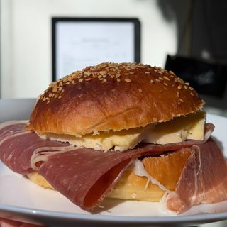 Sandwich Serranito