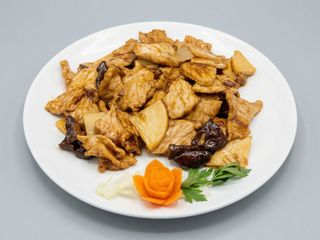 Cerdo con Bambú y Setas Chinas