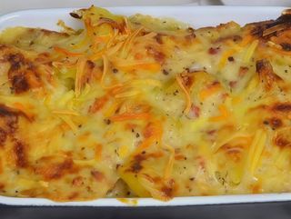 Patatas fritas a los 4 quesos gratinadas