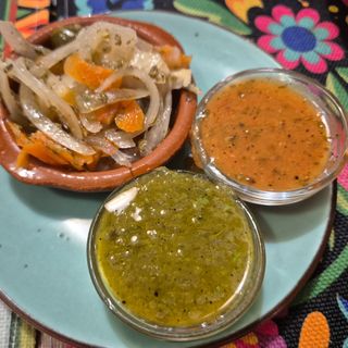 Escabeche, Habanero Y Salsa Verde
