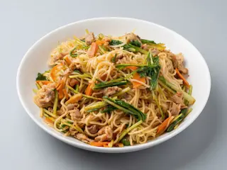 Tallarines Fritos Con Tres Delicias