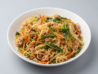 Tallarines Fritos Con Tres Delicias