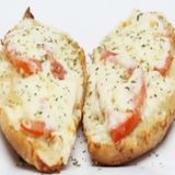 Pan De Ajo Con Mozzarella Y Tomate