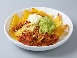Nachos Con Queso Y Bolognesa
