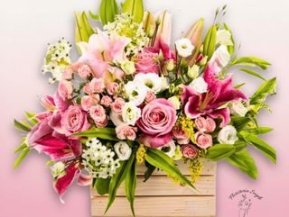 Cesta de Flores Rosas elegante y delicada