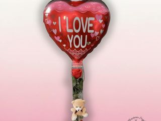 Rosa preservada con globo y peluche