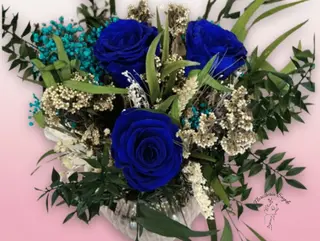 RAMO PRESERVADO DE ROSAS AZULES