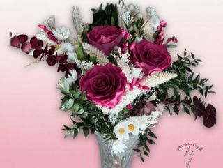 RAMO PRESERVADO DE ROSAS FUCSIA