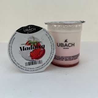 Iogurt natural amb melmelada de maduixa
