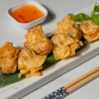 Wonton Frito Relleno De Pollo Y Gambas (6 Pzs.)