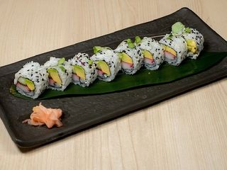 76. California Sésamo Con Aguacate, Salmón y Pepino (8 Uds.)