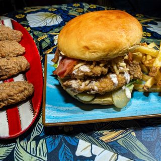 COMBO 1 (BURGUER + PATATAS + ALITAS)