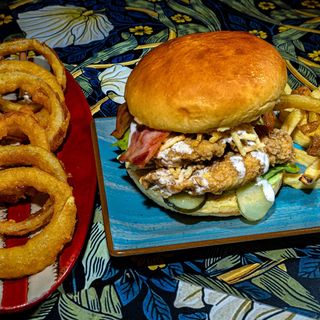 COMBO 2 (BURGUER + PATATAS + AROS DE CEBOLLA)