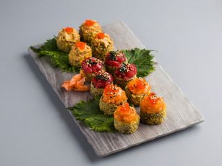 Crunchy roll mix (12 piezas)
