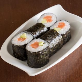 Maki Salmón Y Aguacate