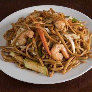 Tallarines con gambas y verduras