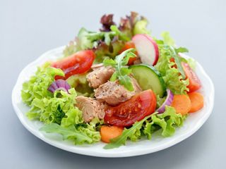 Ensalada verde con atún y vinagre balsámico 