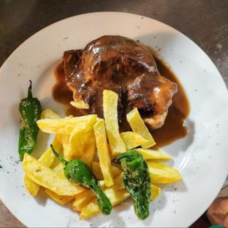 Galta guisada con salsa española