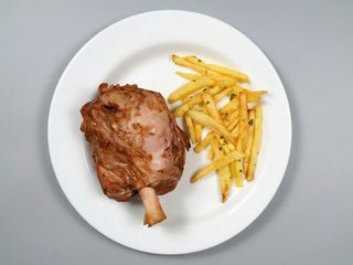 Codillo guisado con salsa al vino tinto