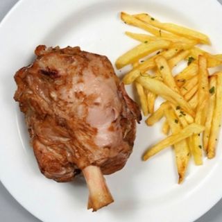 Codillo con salsa al vino tinto