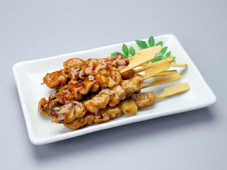 002.YAKITORI DE POLLO  (2 pinchos)