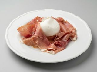 Jamon de Parma y mozzarella de bufala DOP