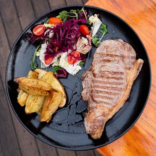 Entrecot De Ternera Con Patatas Asadas