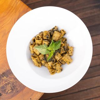 Mezze maniche  Al Pesto De Albahaca