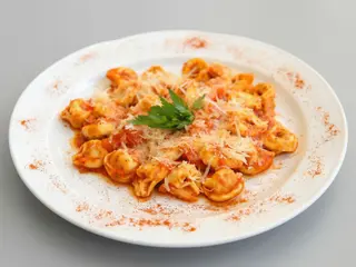 Tortellini de carne al pomodoro