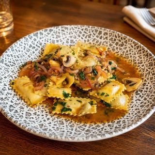 Ravioli Relleno De Rabo De Toro Al Marsala