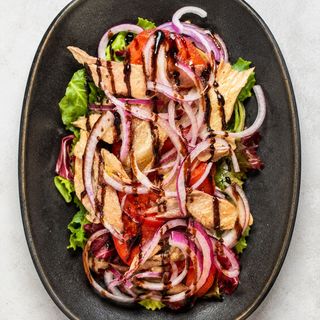 Ensalada De Ventresca con Tomate Feo